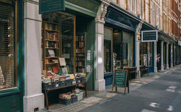 Comment les petites librairies peuvent-elles promouvoir efficacement la littérature jeunesse ?